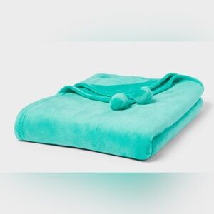 Nwt wondershop Pom Pom plush throw blanket 66”x90”